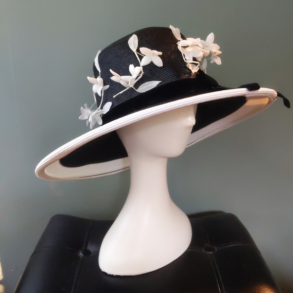 Vintage 80s Michael Andrew B&W Flower Floral Derby Synthetic Straw Wide Brim Hat main image 3